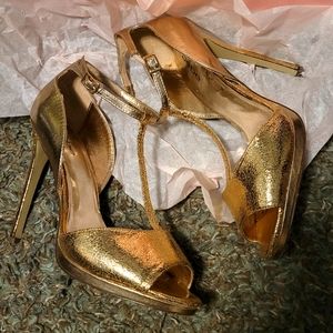 Bebe Rose Gold Metallic T strap Stilletos sz 10